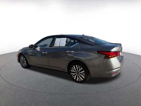 Used 2025 Nissan Altima 2.5 SV image 10