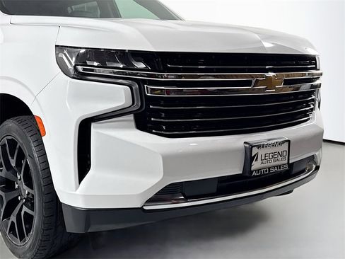 Used 2021 Chevrolet Suburban LT image 3