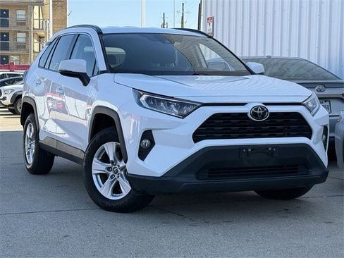 Used 2020 Toyota RAV4 XLE image 2