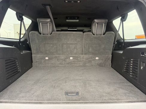 Used 2018 Cadillac Escalade ESV Platinum AWD/4WD image 16