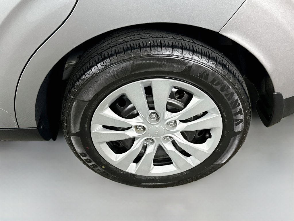 Used 2023 Kia Soul LX FWD image 32