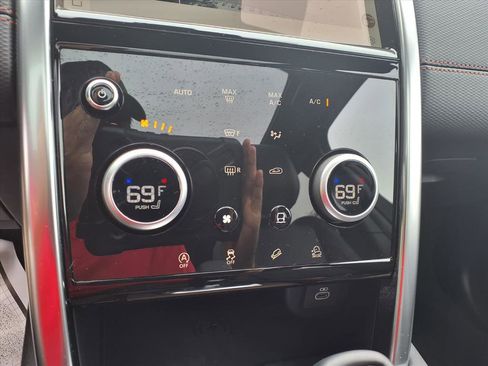 Used 2023 Land Rover Discovery Sport SE R-Dynamic image 17