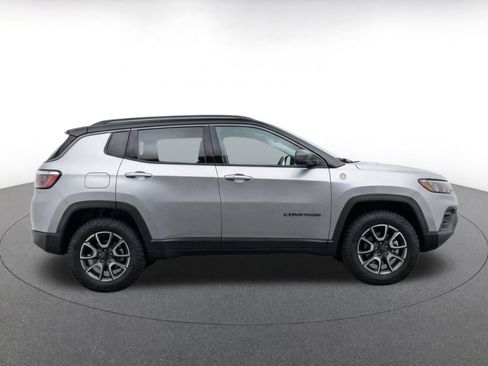Used 2025 Jeep Compass Trailhawk AWD/4WD image 13