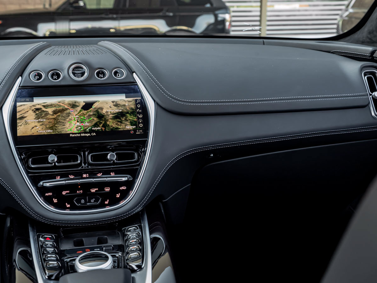 Used 2024 Aston Martin DBX AWD/4WD image 17