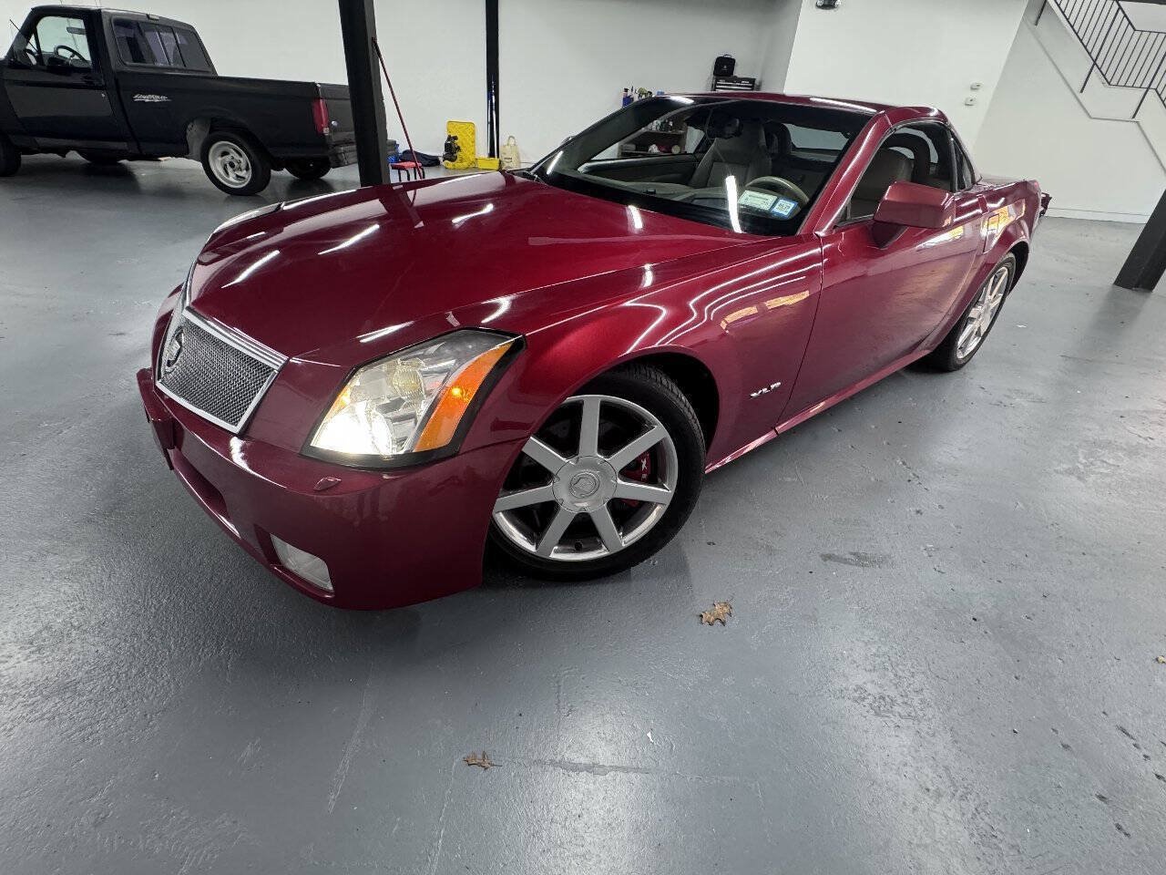 Used 2004 Cadillac XLR RWD image 2