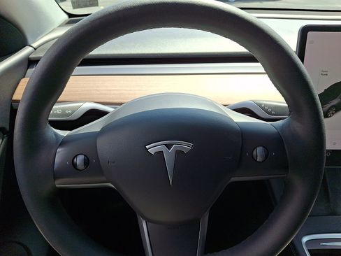 Used 2022 Tesla Model Y Long Range AWD/4WD image 22