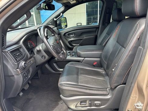 Used 2021 Nissan Titan PRO-4X w/ Pro-4x Convenience Package AWD/4WD image 17