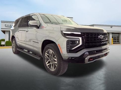 Used 2025 Chevrolet Suburban Z71 AWD/4WD image 4