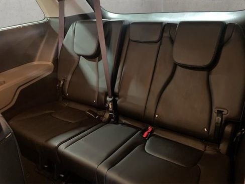 Used 2025 Kia Carnival EX image 27