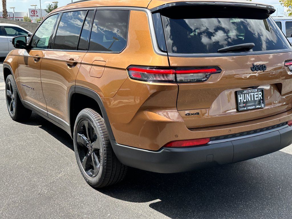 New 2026 Jeep Grand Cherokee L Limited w/ Limited Altitude Package AWD/4WD image 5