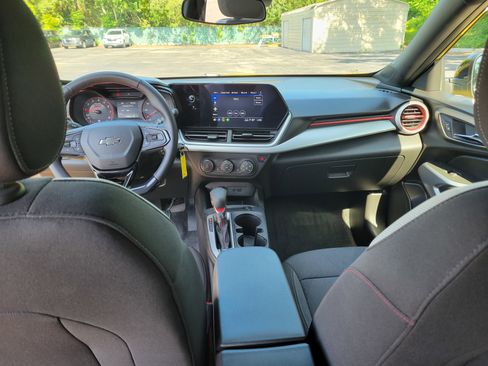 Certified 2024 Chevrolet Trax RS w/ Driver Confidence Package FWD image 11