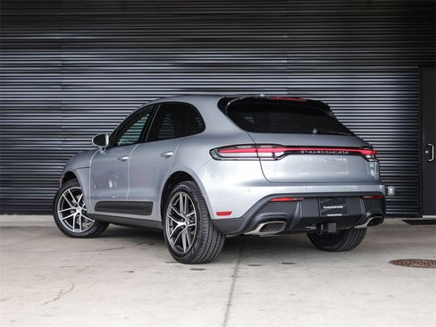 Used 2025 Porsche Macan image 3