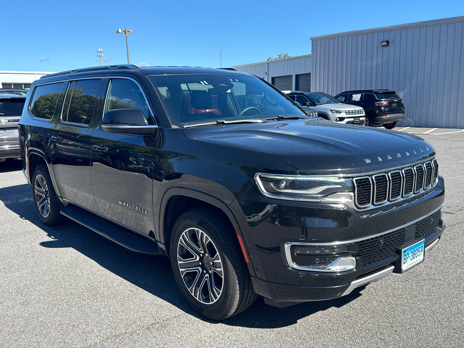 Used 2024 Jeep Wagoneer L Series II w/ Flexible Seating Group AWD/4WD image 2