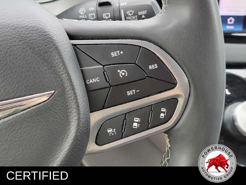 Used 2023 Chrysler Pacifica Touring-L FWD image 31