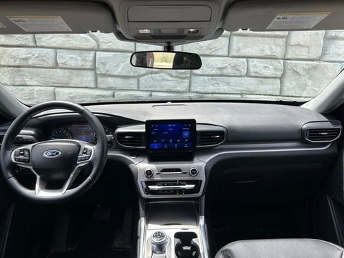 Used 2023 Ford Explorer XLT w/ Equipment Group 202A AWD/4WD image 11