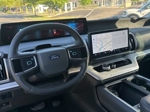 Certified 2025 Ford Expedition Active AWD/4WD image 15