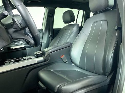 Used 2021 Mercedes-Benz GLB 250 4MATIC image 19