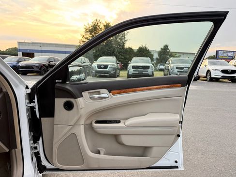Used 2014 Chrysler 300 C RWD image 30