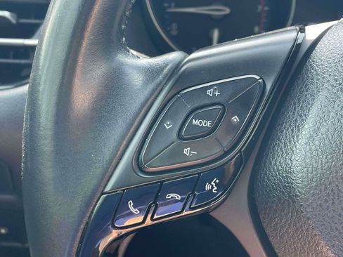Used 2021 Toyota C-HR XLE FWD image 18