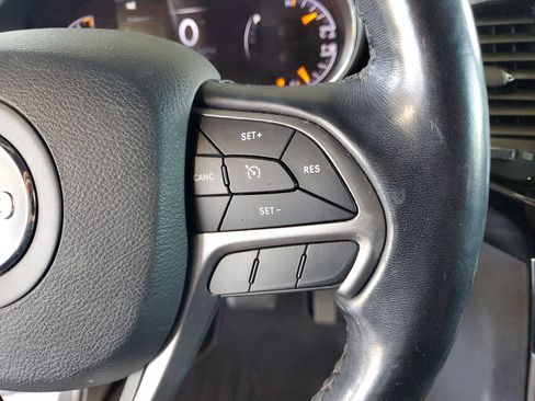 Used 2020 Jeep Grand Cherokee Altitude RWD image 24