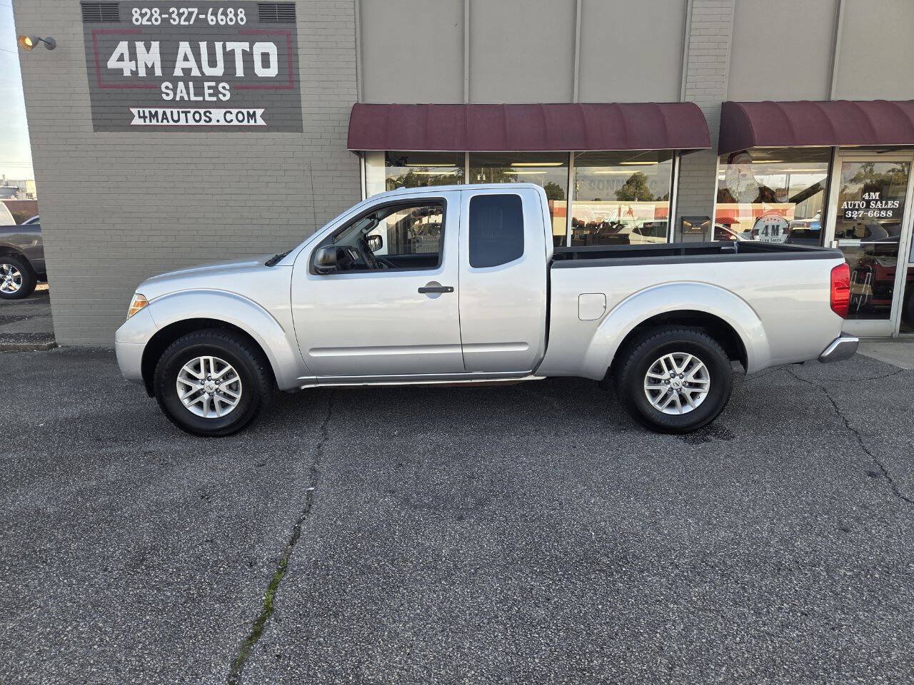 Used 2016 Nissan Frontier SV RWD image 1