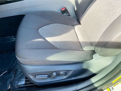 Used 2018 Toyota Camry LE image 18