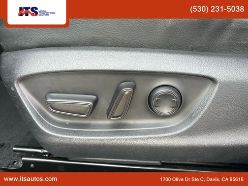 Used 2019 Toyota Camry SE w/ Carpet Mat Package image 22