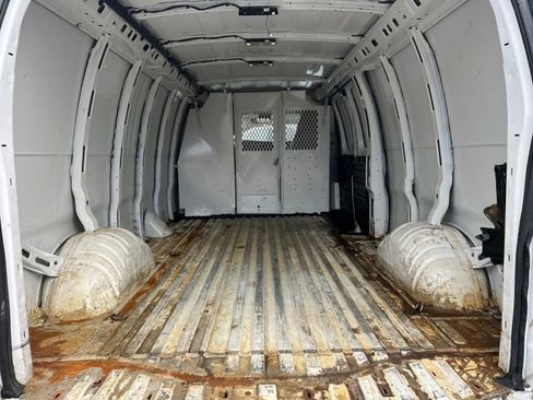 Used 2021 Chevrolet Express 2500 Work Van image 22