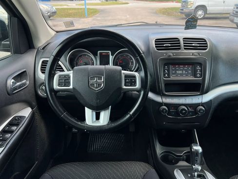 Used 2020 Dodge Journey SE w/ SE Popular Equipment Group image 19