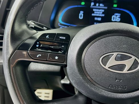 Used 2025 Hyundai Elantra Sport FWD image 17