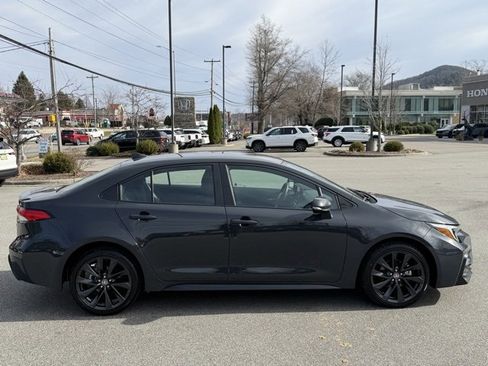 Used 2024 Toyota Corolla SE image 4