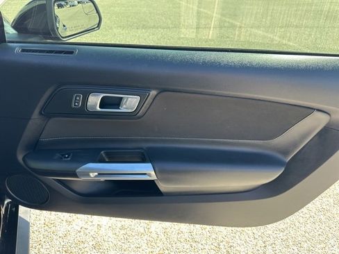 Used 2018 Ford Mustang Coupe image 32