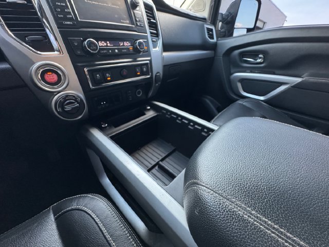 Used 2018 Nissan Titan PRO-4X w/ Pro-4x Convenience Package AWD/4WD image 10