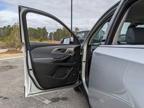 Used 2020 Chevrolet Traverse LT w/ LT Premium Package image 59