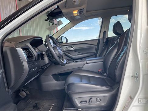 Certified 2021 Nissan Rogue SV w/ Premium Package FWD image 10