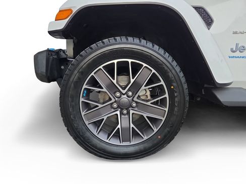 Used 2023 Jeep Wrangler Unlimited Sahara w/ Cold Weather Group AWD/4WD image 31