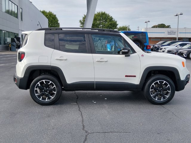Used 2023 Jeep Renegade Trailhawk AWD/4WD image 2