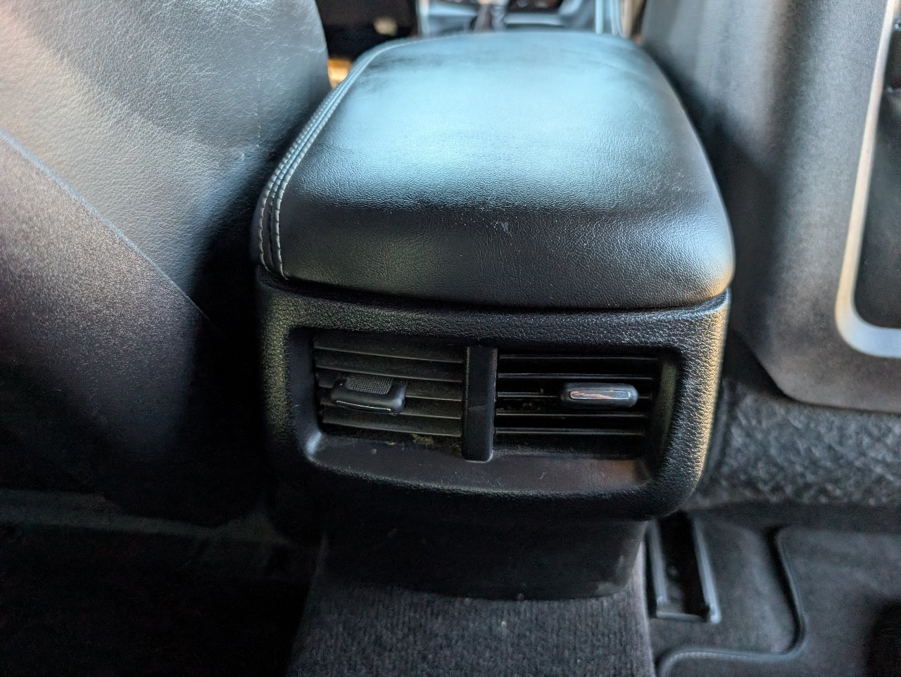 Used 2016 Dodge Challenger SRT w/ Technology Group RWD image 7