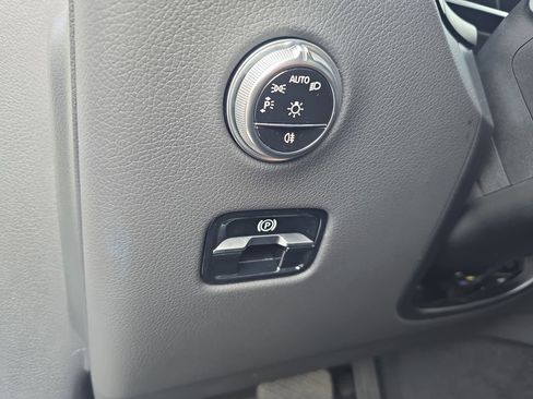 Certified 2025 Mercedes-Benz GLC 300 image 25