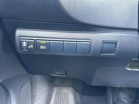 Used 2020 Toyota Corolla SE image 30