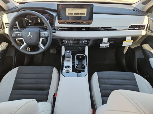 New 2026 Mitsubishi Outlander SE AWD/4WD image 15