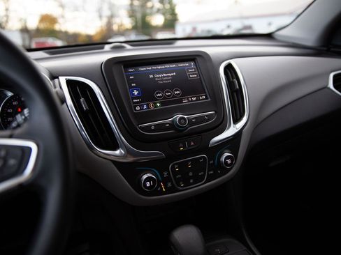 Certified 2023 Chevrolet Equinox LT w/ Driver Convenience Package image 15