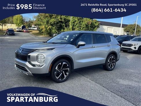 Used 2022 Mitsubishi Outlander SE image 3