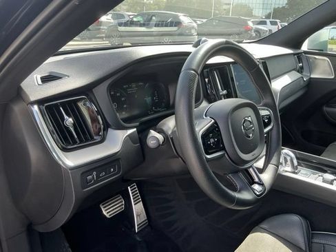 Used 2018 Volvo XC60 T8 R-Design w/ Convenience Package AWD/4WD image 12