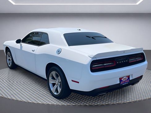 Used 2021 Dodge Challenger SXT RWD image 4