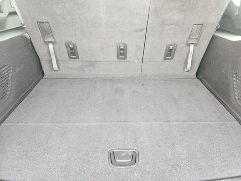 Used 2024 GMC Yukon XL SLT image 33