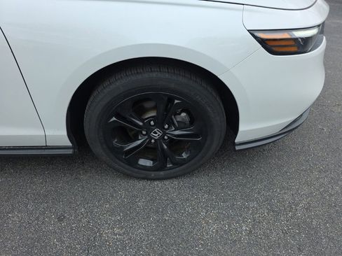 Certified 2025 Honda Accord SE image 9