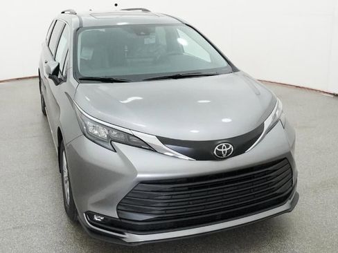 New 2026 Toyota Sienna XLE image 47