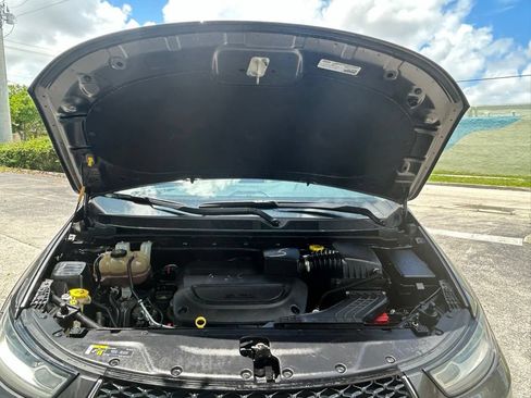 Used 2021 Chrysler Pacifica Limited AWD/4WD image 29