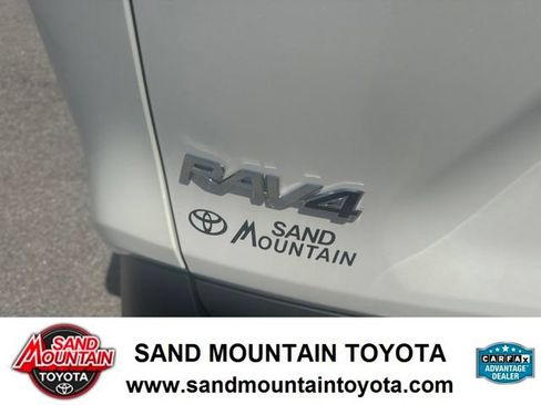Used 2022 Toyota RAV4 XLE Premium FWD image 9